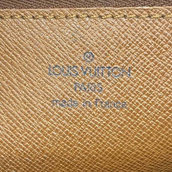 LOUIS VUITTON Authentic Brown Monogram Shoulder Bag